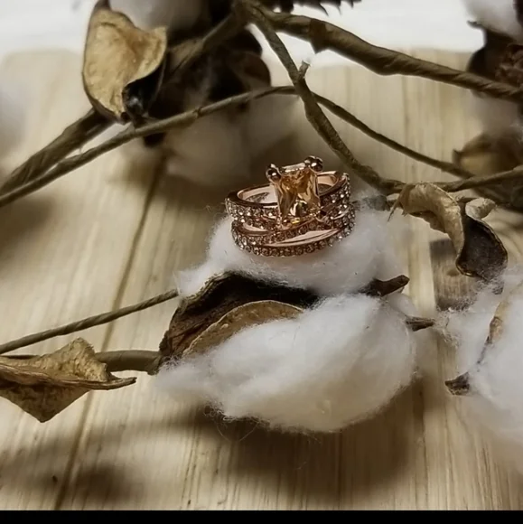 🔥🔥BACK IN STOCK🔥🔥Sparkling Morganite Women's Rose Gold Plated Winding Ring - Picture 13 of 16